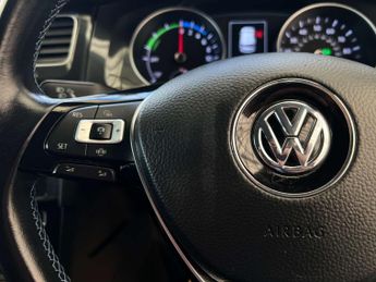 VOLKSWAGEN GOLF e-Golf 5dr