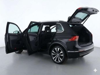 VOLKSWAGEN TIGUAN 2.0 Tiguan R-Line TDI 4Motion Semi-Auto 4WD 5dr