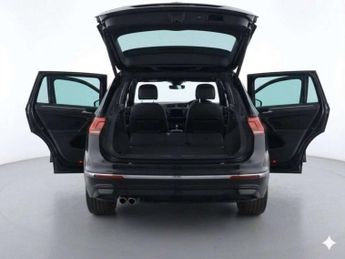 VOLKSWAGEN TIGUAN 2.0 Tiguan R-Line TDI 4Motion Semi-Auto 4WD 5dr