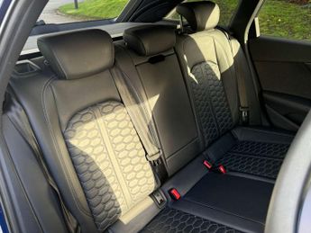 Audi RS 4 2.9 RS 4 Carbon Black TFSI Quattro Auto 4WD 5dr