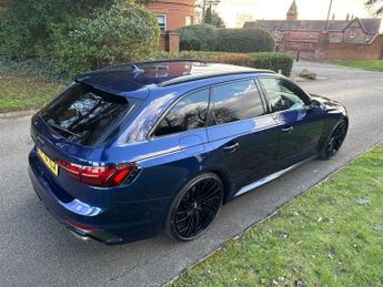 Audi RS 4 2.9 RS 4 Carbon Black TFSI Quattro Auto 4WD 5dr