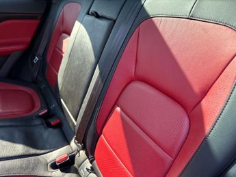 Jaguar F-PACE 2.0 F-Pace R-Sport D Auto 5dr