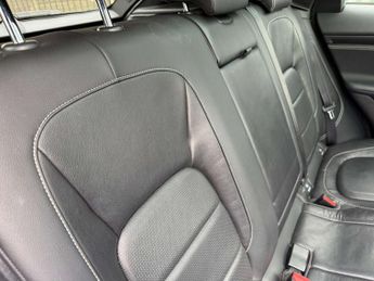 Jaguar F-PACE 2.0 F-PACE R-Sport AWD D Auto 4WD 5dr