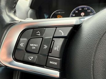 Jaguar F-PACE 2.0 F-PACE R-Sport AWD D Auto 4WD 5dr