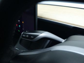 TESLA MODEL 3 Standard Range Plus Saloon 4dr Electric Auto RWD (241 bhp)