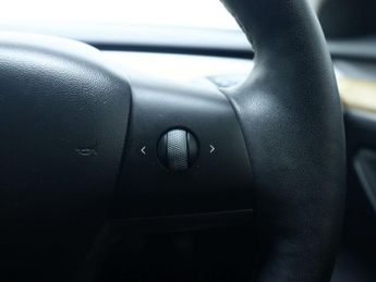 TESLA MODEL 3 Standard Range Plus Saloon 4dr Electric Auto RWD (241 bhp)