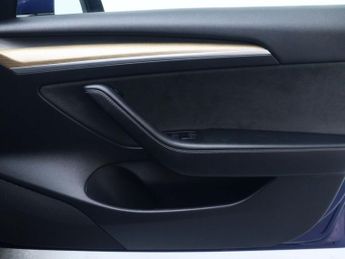 TESLA MODEL 3 Standard Range Plus Saloon 4dr Electric Auto RWD (241 bhp)