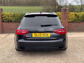 AUDI RS 4 4.2 RS 4 FSI Quattro Auto 4WD 5dr