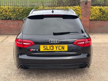 AUDI RS 4 4.2 RS 4 FSI Quattro Auto 4WD 5dr