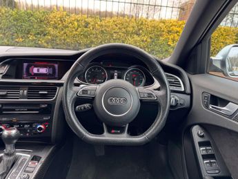 AUDI RS 4 4.2 RS 4 FSI Quattro Auto 4WD 5dr