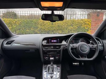 AUDI RS 4 4.2 RS 4 FSI Quattro Auto 4WD 5dr