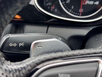AUDI RS 4 4.2 RS 4 FSI Quattro Auto 4WD 5dr