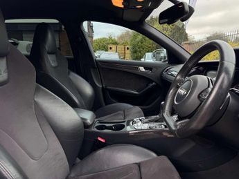 AUDI RS 4 4.2 RS 4 FSI Quattro Auto 4WD 5dr