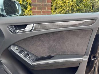 AUDI RS 4 4.2 RS 4 FSI Quattro Auto 4WD 5dr