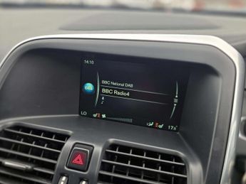 VOLVO XC60 2.4 XC60 SE Luxury Nav D5 AWD Auto 4WD 5dr