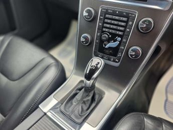 VOLVO XC60 2.4 XC60 SE Luxury Nav D5 AWD Auto 4WD 5dr