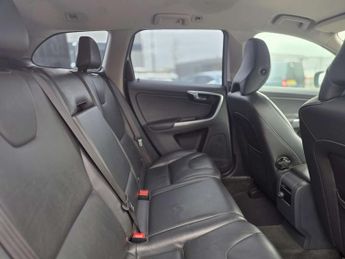 VOLVO XC60 2.4 XC60 SE Luxury Nav D5 AWD Auto 4WD 5dr