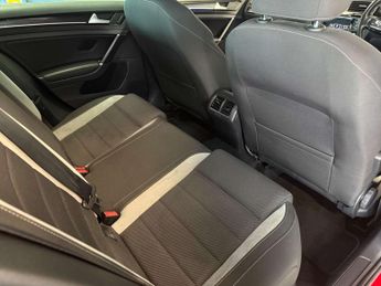 Volkswagen GOLF 2.0 Golf R DSG 4WD 5dr