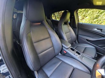 MERCEDES-BENZ GLA 2.1 GLA 220 D 4Matic AMG Line Premium Auto 4WD 5dr