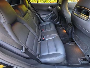 MERCEDES-BENZ GLA 2.1 GLA 220 D 4Matic AMG Line Premium Auto 4WD 5dr