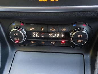 MERCEDES-BENZ GLA 2.1 GLA 220 D 4Matic AMG Line Premium Auto 4WD 5dr