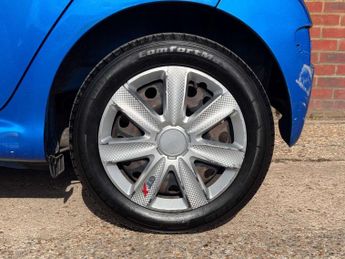 TOYOTA AYGO 1.0 Aygo Blue VVT-i Semi-Auto 5dr