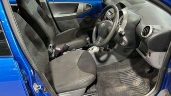 TOYOTA AYGO 1.0 Aygo Blue VVT-i Semi-Auto 5dr