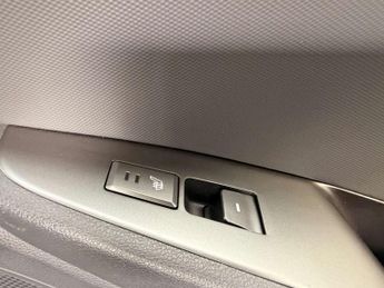 HYUNDAI IONIQ 1.6 IONIQ Premium SE FHEV Semi-Auto 5dr