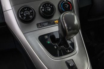 TOYOTA AURIS 1.6 Auris T3 VVT-i Semi-Auto 5dr