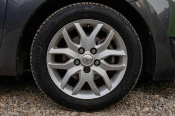 TOYOTA AURIS 1.6 Auris T3 VVT-i Semi-Auto 5dr