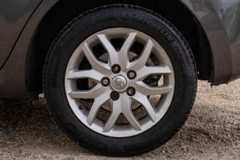 TOYOTA AURIS 1.6 Auris T3 VVT-i Semi-Auto 5dr