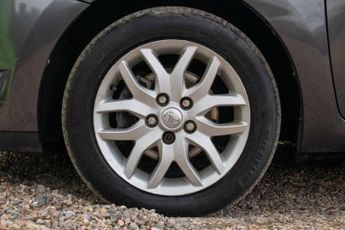 TOYOTA AURIS 1.6 Auris T3 VVT-i Semi-Auto 5dr