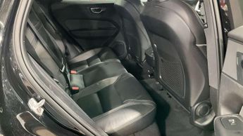 VOLVO XC60 2.0 B5 MHEV R-Design SUV 5dr Petrol Hybrid Auto Euro 6 (s/s) (25