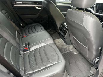 Volkswagen TOUAREG 3.0 Touareg V6 R-Line TDI Auto 4WD 5dr