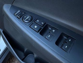 HYUNDAI TUCSON 2.0 Tucson SE Nav CRDi Auto 4WD 5dr