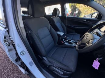 HYUNDAI TUCSON 2.0 Tucson SE Nav CRDi Auto 4WD 5dr