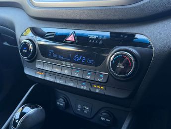 HYUNDAI TUCSON 2.0 Tucson SE Nav CRDi Auto 4WD 5dr