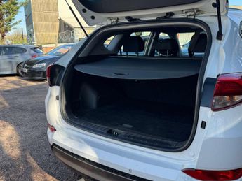 HYUNDAI TUCSON 2.0 Tucson SE Nav CRDi Auto 4WD 5dr