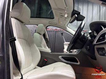 Jaguar F-PACE 2.0 D180 Portfolio SUV 5dr Diesel Auto AWD Euro 6 (s/s) (180 ps)