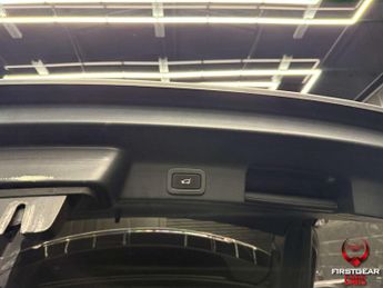 Jaguar F-PACE 2.0 D180 Portfolio SUV 5dr Diesel Auto AWD Euro 6 (s/s) (180 ps)