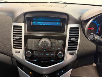 CHEVROLET CRUZE 1.8 Cruze LT Auto 5dr