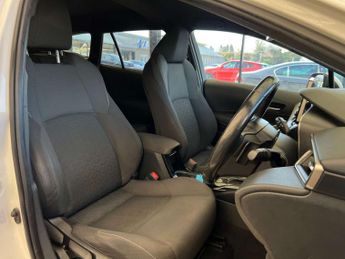 TOYOTA COROLLA 2.0 Corolla Design VVT-i HEV CVT 5dr