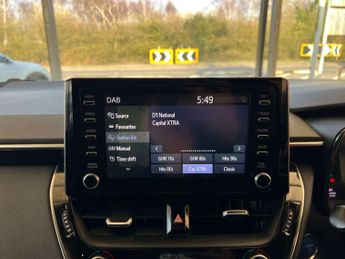 TOYOTA COROLLA 2.0 Corolla Design VVT-i HEV CVT 5dr
