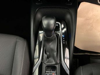 TOYOTA COROLLA 2.0 Corolla Design VVT-i HEV CVT 5dr