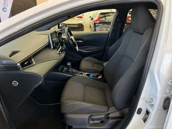 TOYOTA COROLLA 2.0 Corolla Design VVT-i HEV CVT 5dr