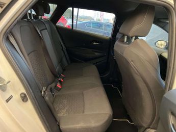 TOYOTA COROLLA 2.0 Corolla Design VVT-i HEV CVT 5dr
