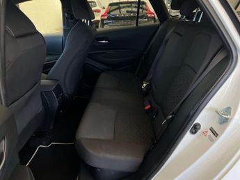 TOYOTA COROLLA 2.0 Corolla Design VVT-i HEV CVT 5dr