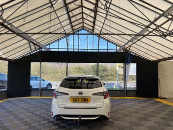 TOYOTA COROLLA 2.0 Corolla Design VVT-i HEV CVT 5dr