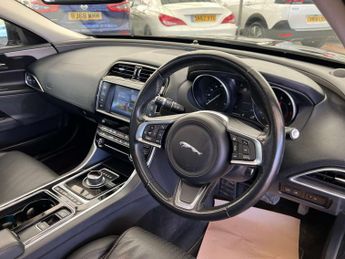 JAGUAR XE 2.0 XE Portfolio D AWD Auto 4WD 4dr