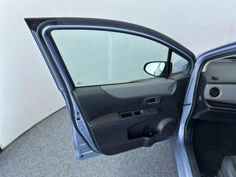 Toyota YARIS 1.3 Yaris SR VVT-i CVT 5dr
